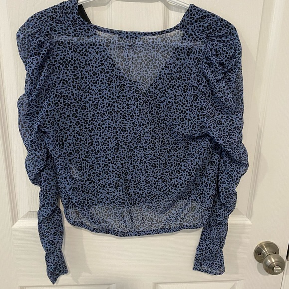 Cropped Cheetah Print Blouse - Picture 5 of 5